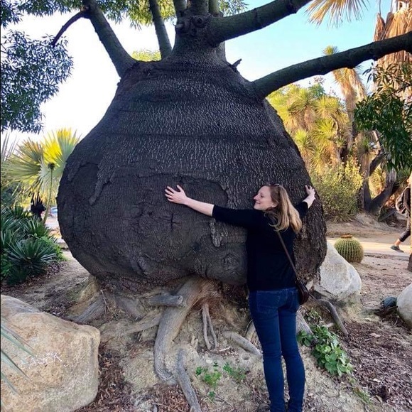 Meet your Posher, Marissa🖕 - Picture 3 of 4